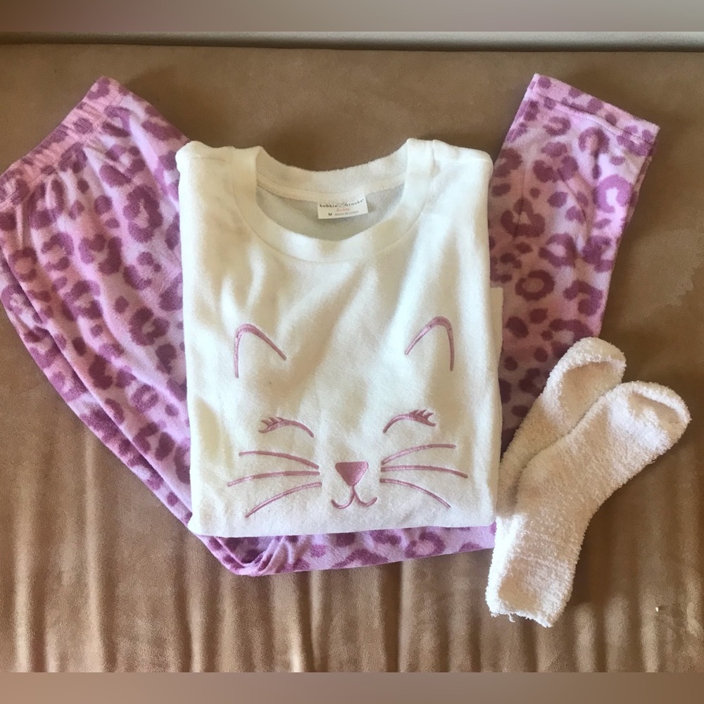 Bobbie Brooks Cat Fleece Pajamas Set with socks 3 pc set. Size Medium New